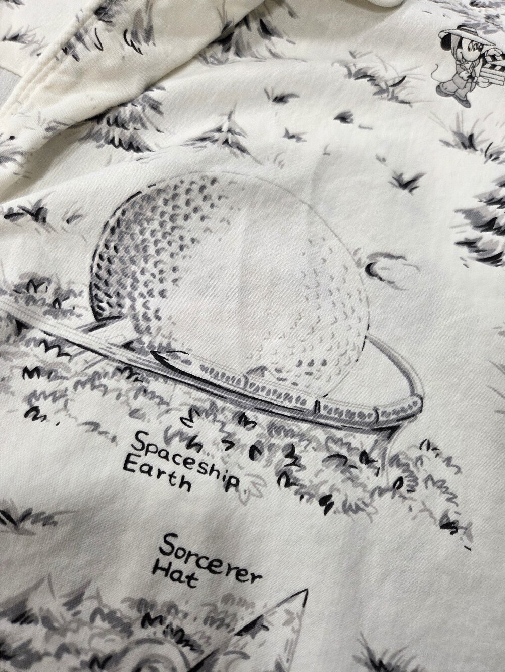 Walt Disney World Vintage Sleep Shirt White with Black Scenic Toile Print XL - Picture 6 of 10